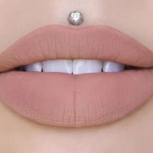 Jeffree Star Velour Liquid Lipstick Mannequin